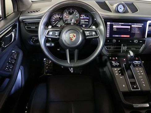 Used 2023 Porsche Macan AWD/4WD image 3