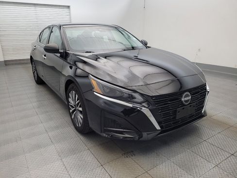 Used 2025 Nissan Altima 2.5 SV FWD image 13
