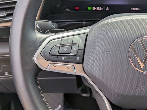 Used 2025 Volkswagen Atlas SE image 20