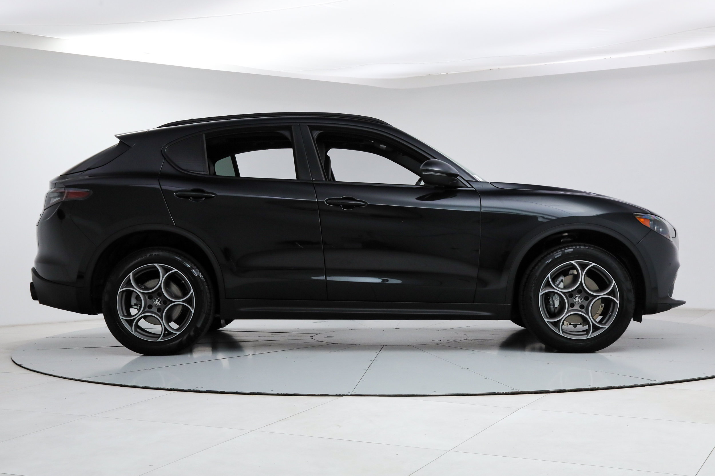 Used 2026 Alfa Romeo Stelvio Sprint w/ Convenience Package AWD/4WD image 6