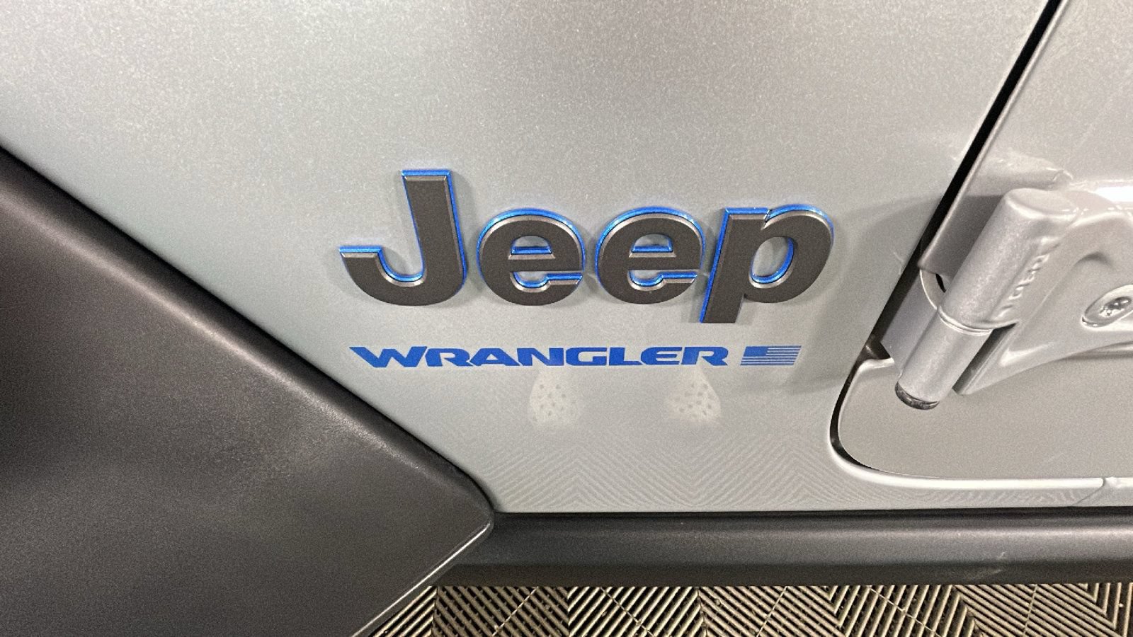 Used 2023 Jeep Wrangler Unlimited w/ Cold Weather Group AWD/4WD image 11