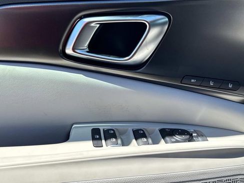 New 2026 Kia Carnival SX w/ SX Dark Edition Package FWD image 25