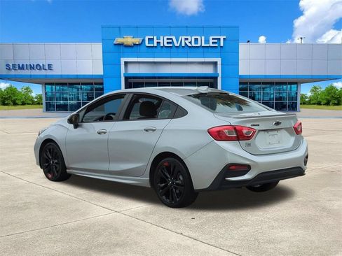 Used 2018 Chevrolet Cruze LT w/ Convenience Package FWD image 3