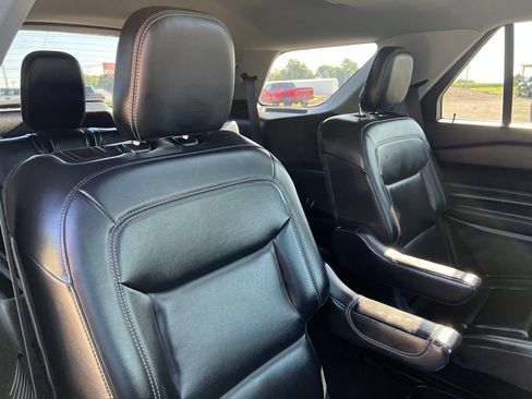 Used 2021 Ford Explorer XLT w/ Equipment Group 202A AWD/4WD image 16