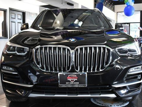 Used 2021 BMW X5 xDrive40i w/ Premium Package AWD/4WD image 2