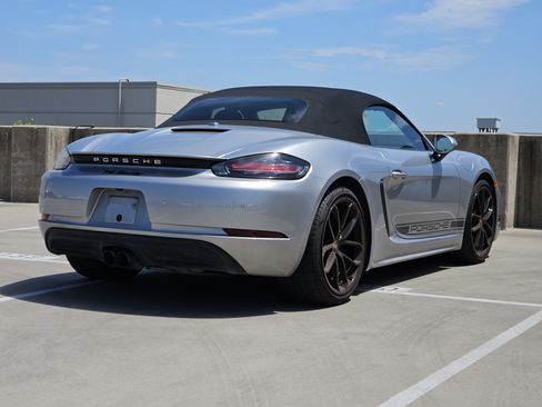 Used 2024 Porsche 718 Boxster RWD image 8