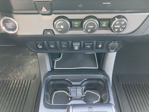 Used 2020 Toyota Tacoma TRD Sport w/ Technology Package image 23