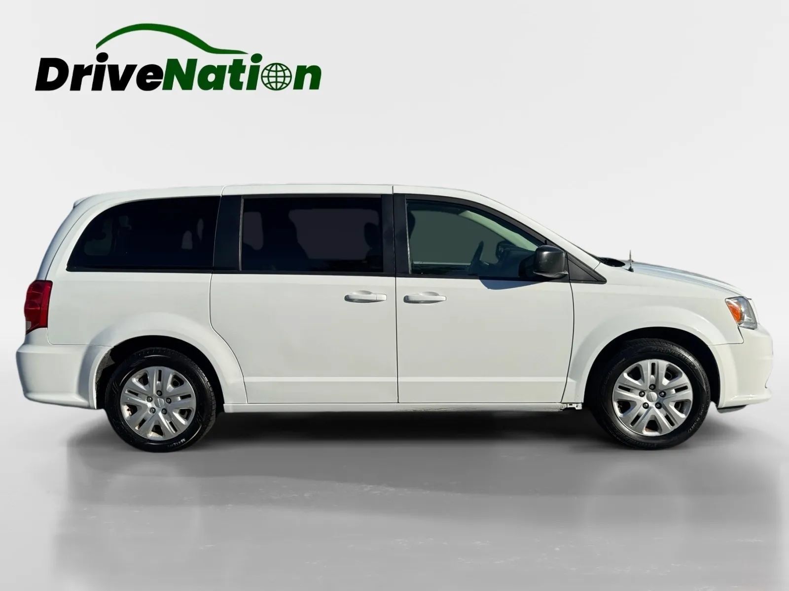 Used 2018 Dodge Grand Caravan SE w/ UConnect Hands-Free Group FWD image 4