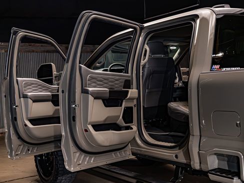 Used 2026 Ford F250 Platinum w/ Platinum Plus Package image 29