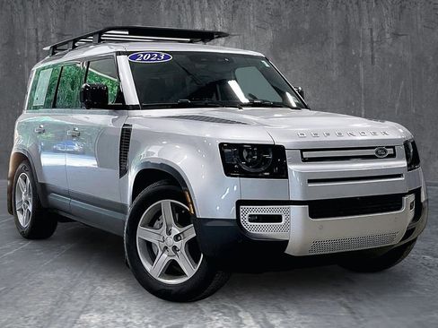 Used 2023 Land Rover Defender 110 SE AWD/4WD image 3