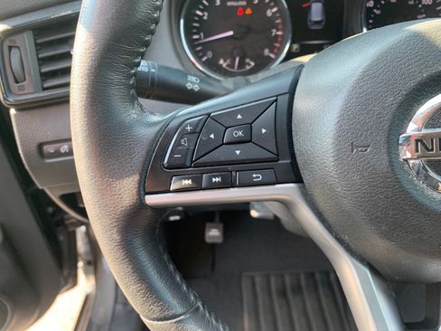 Used 2017 Nissan Rogue SV AWD/4WD image 12