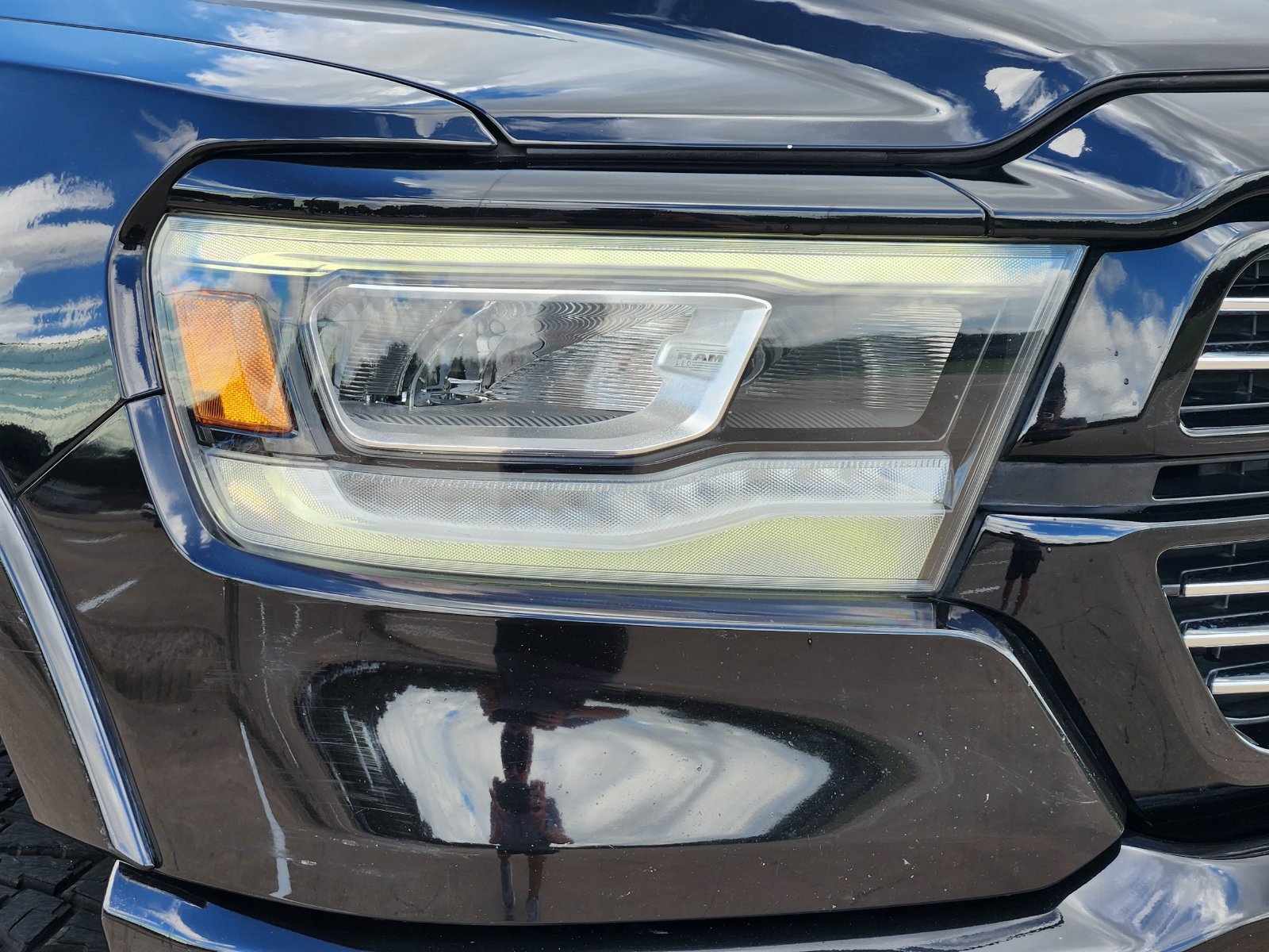 Used 2020 RAM 1500 Laramie AWD/4WD image 8