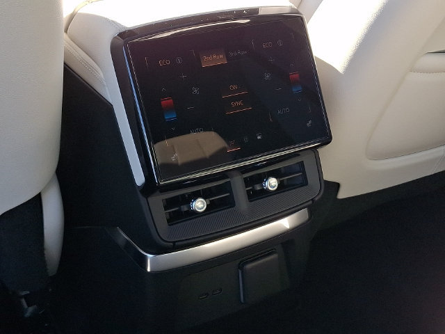 Certified 2026 Cadillac Vistiq Luxury AWD/4WD image 9