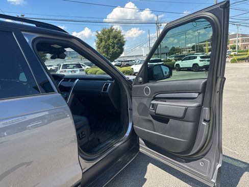 Used 2023 Land Rover Discovery S R-Dynamic AWD/4WD image 19