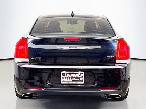 Used 2019 Chrysler 300 Touring w/ Chrome Appearance Package RWD image 5