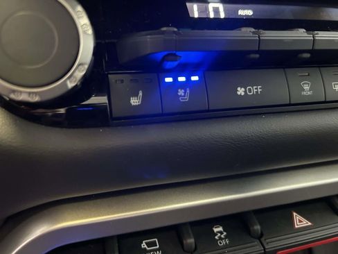 Used 2024 Toyota Tundra Platinum AWD/4WD image 29