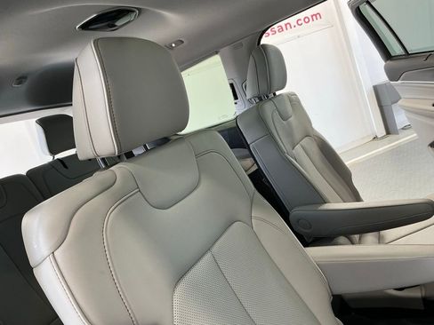 Used 2022 Jeep Grand Cherokee L Overland w/ Advanced Protech Group III AWD/4WD image 28