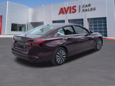Used 2025 Nissan Altima 2.5 SV FWD image 6
