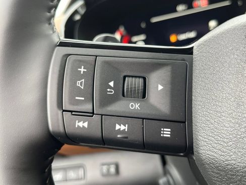 New 2026 Nissan Pathfinder Platinum image 10