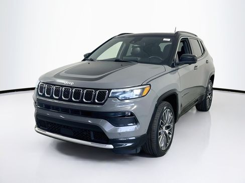 Used 2023 Jeep Compass Limited w/ Elite Group AWD/4WD image 1