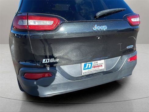 Used 2016 Jeep Cherokee Latitude w/ Comfort/Convenience Group image 12