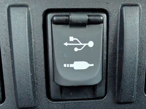 Used 2016 Toyota Tacoma SR image 19