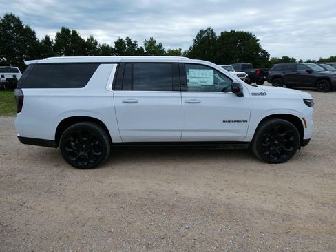 New 2026 Chevrolet Suburban High Country AWD/4WD image 3
