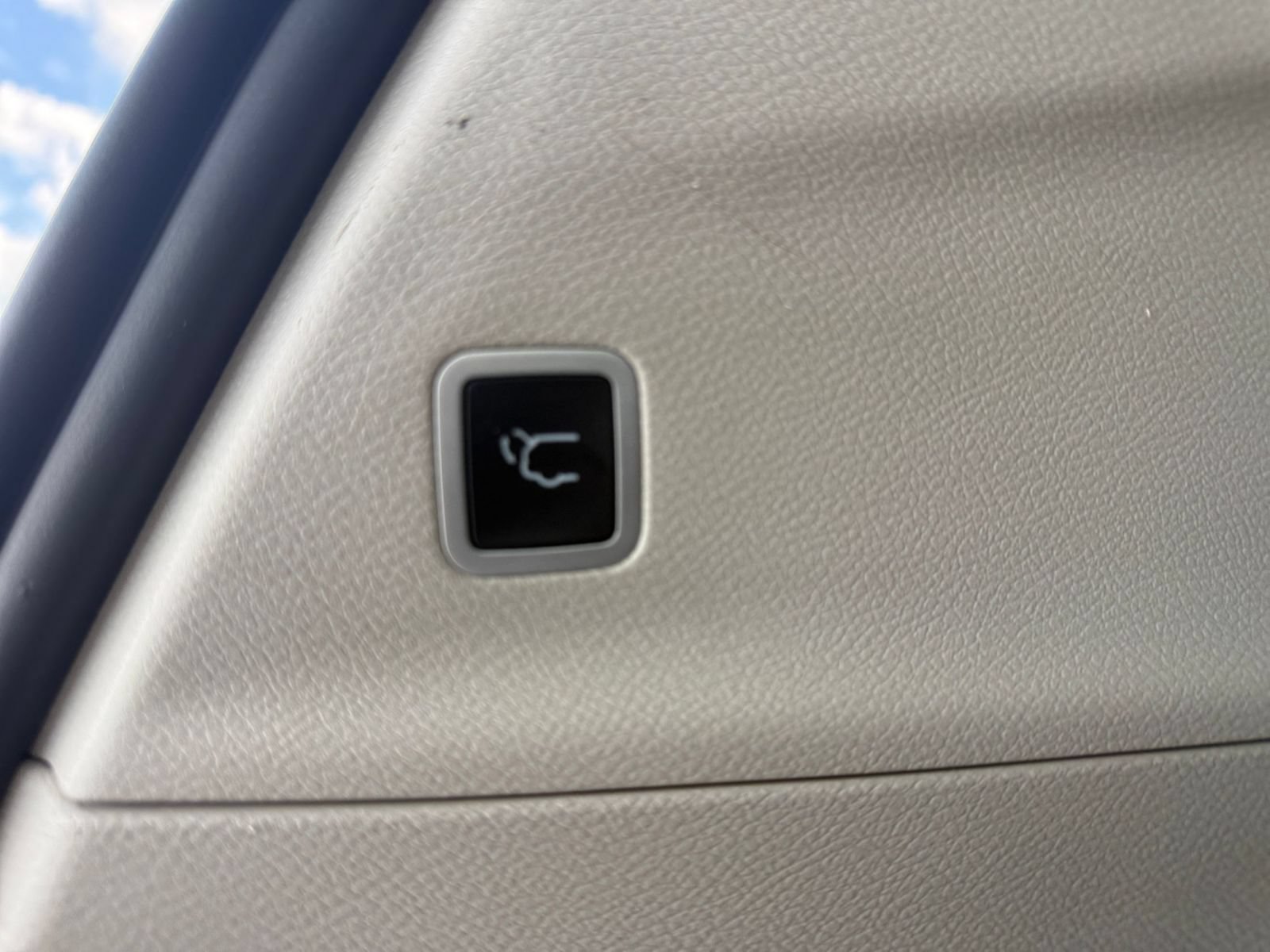 Used 2024 Chrysler Pacifica Touring-L FWD image 22