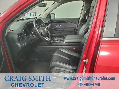 Used 2025 Honda Pilot EX-L image 10