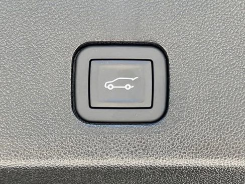 New 2025 Cadillac XT6 Luxury image 29