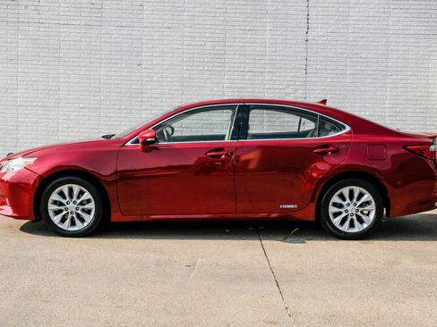 Used 2014 Lexus ES 300h w/ Luxury Package w/Bamboo Trim FWD image 11