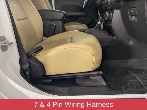 Used 2018 Jeep Wrangler Unlimited Sahara AWD/4WD image 36