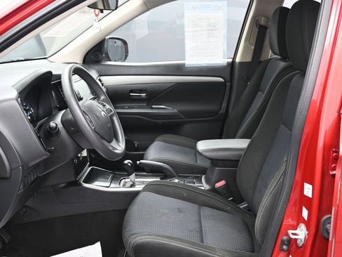 Used 2018 Mitsubishi Outlander ES image 9