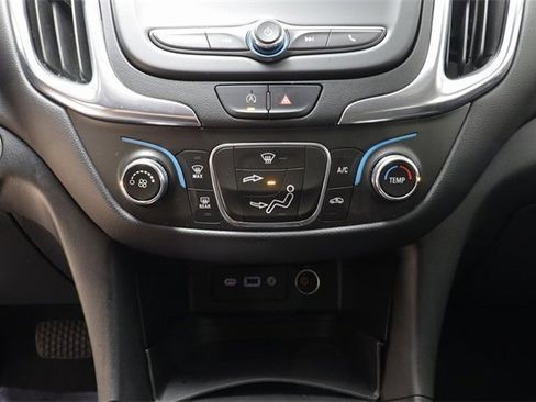 Used 2022 Chevrolet Equinox LT image 12