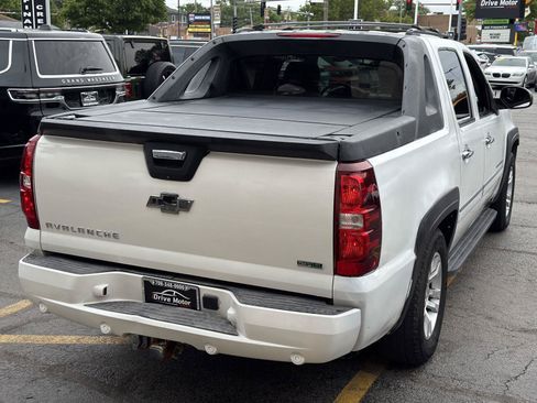 Used 2011 Chevrolet Avalanche LTZ AWD/4WD image 12