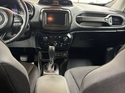 Used 2020 Jeep Renegade Altitude FWD image 18