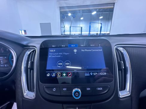 Used 2021 Chevrolet Malibu LT FWD image 24