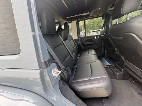 Used 2024 Jeep Wrangler Unlimited Rubicon AWD/4WD image 10