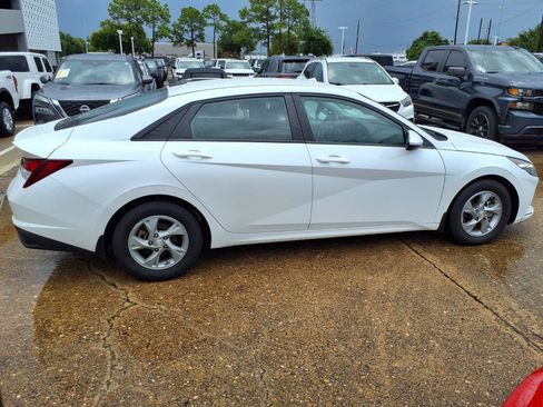 Used 2022 Hyundai Elantra SE FWD image 28