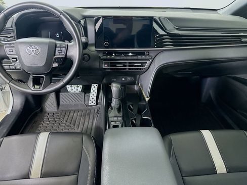 Used 2025 Toyota Camry SE image 18