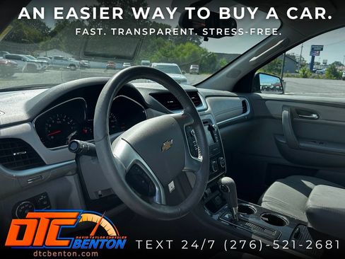 Used 2017 Chevrolet Traverse LT w/ Style and Technology Package FWD image 10