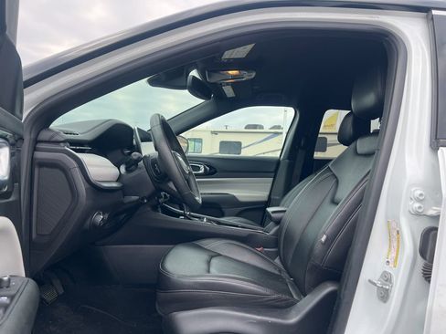 Used 2025 Jeep Compass Limited image 10