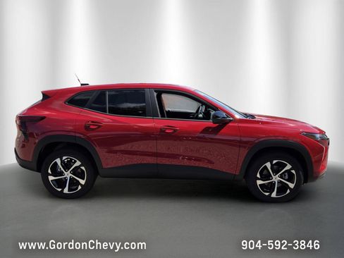 New 2026 Chevrolet Trax RS w/ Sunroof Package FWD image 8