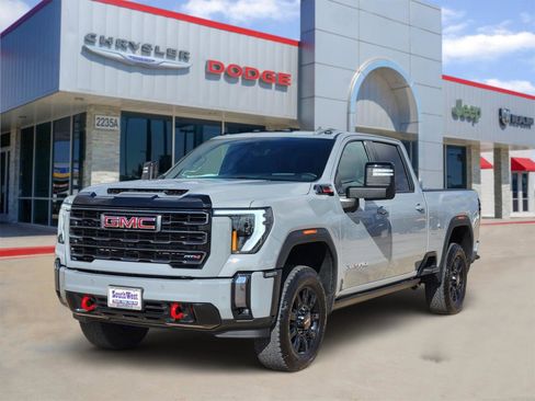 Used 2024 GMC Sierra 2500 AT4 w/ AT4 Premium Plus Package image 2