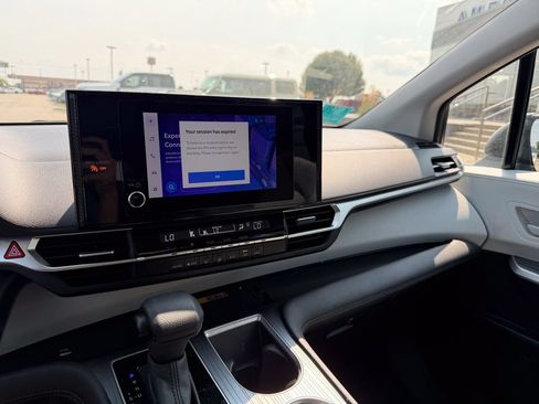 Used 2025 Toyota Sienna LE FWD image 22
