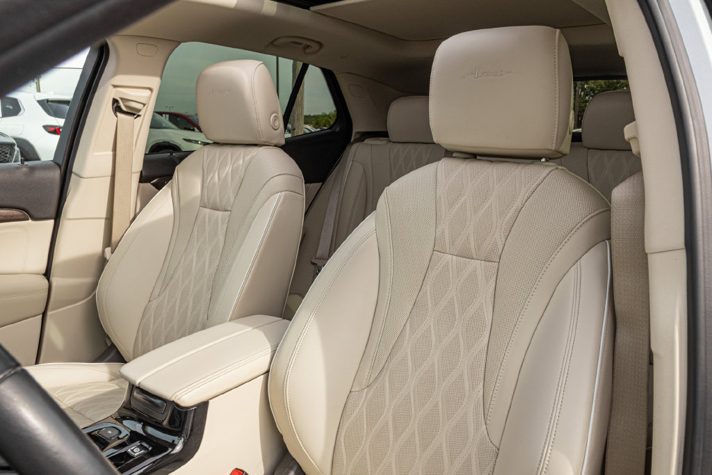 Used 2023 Buick Envision Avenir AWD/4WD image 13