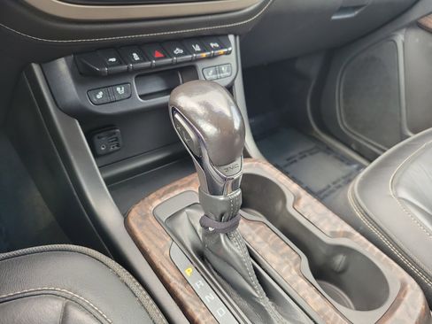 Used 2022 GMC Canyon Denali image 21