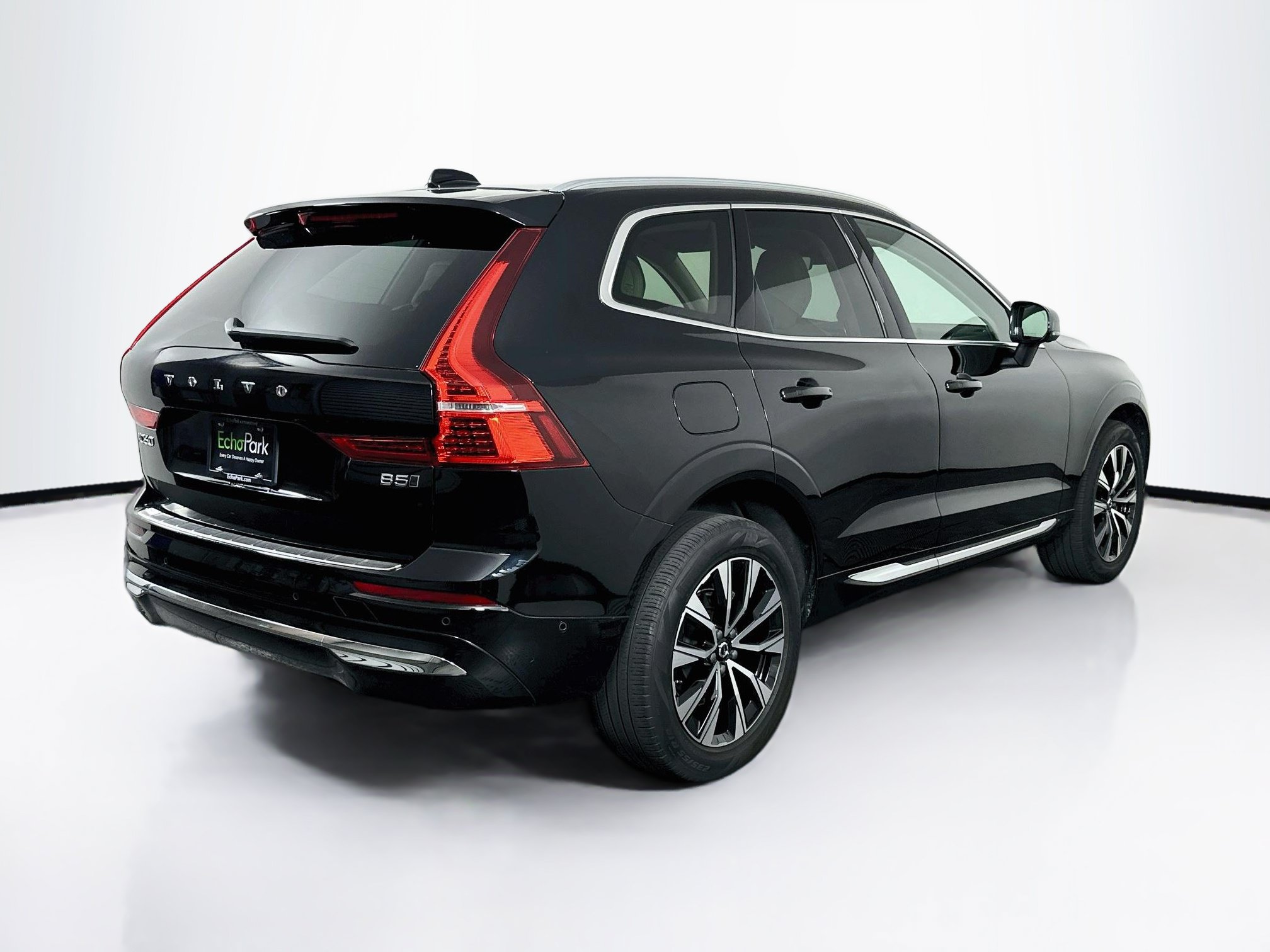 Used 2023 Volvo XC60 B5 Plus AWD/4WD image 9
