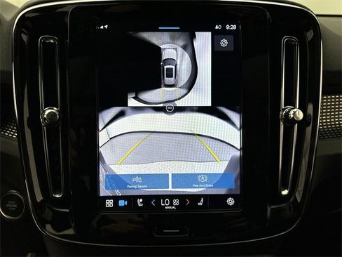 Certified 2025 Volvo XC40 B5 Plus image 17