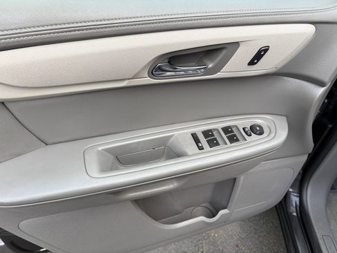 Used 2017 Chevrolet Traverse LT image 16